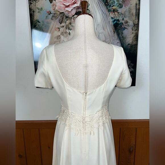 Beautiful Vintage 90s JCPenney for Alfred Angelo Simple Crepe Wedding Gown! - Picture 6 of 7
